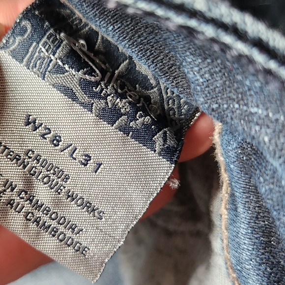 Silver 28, Dark Wash Jeans Raw Hem - Picture 3 of 8